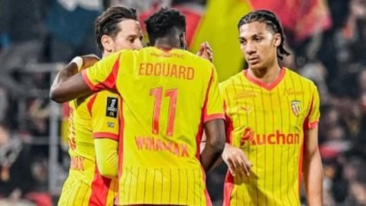 لانس يعتلي صدارة الدوري الفرنسي مؤقتاً بتسجيل خماسية نظيفة في مرمى أنجييه